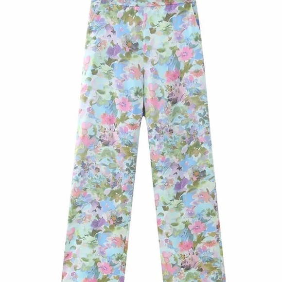 New floral suit. Never worn. Fits size medium. 35 or best offer. - Picture 3 of 6